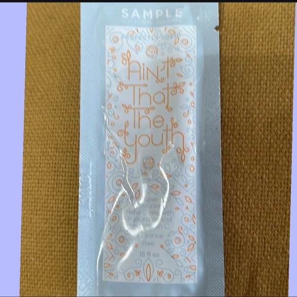 Perfect Posh Ain’t That The Youth Hand Cream - Picture 2 of 6